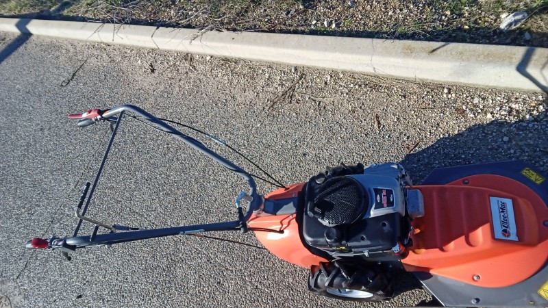 OCCASION : Débroussailleuse sur roues.