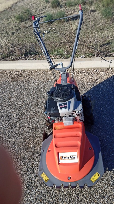 OCCASION : Débroussailleuse sur roues.