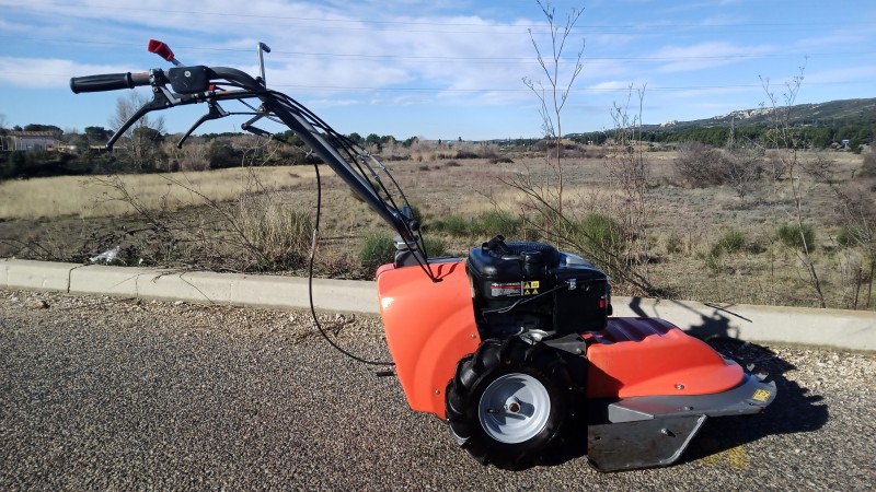 OCCASION : Débroussailleuse sur roues.