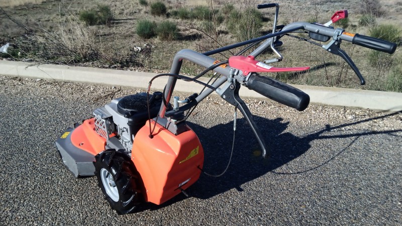 OCCASION : Débroussailleuse sur roues.